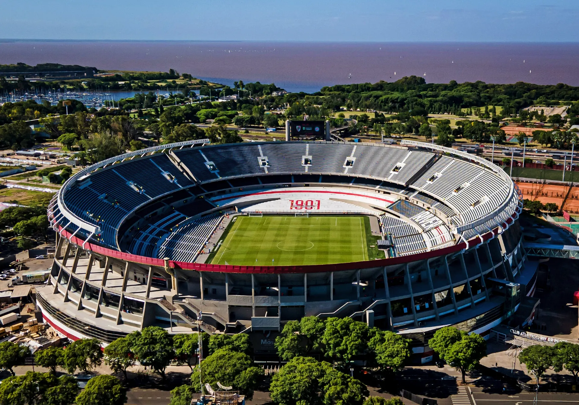 Estadio Mâs Monumental