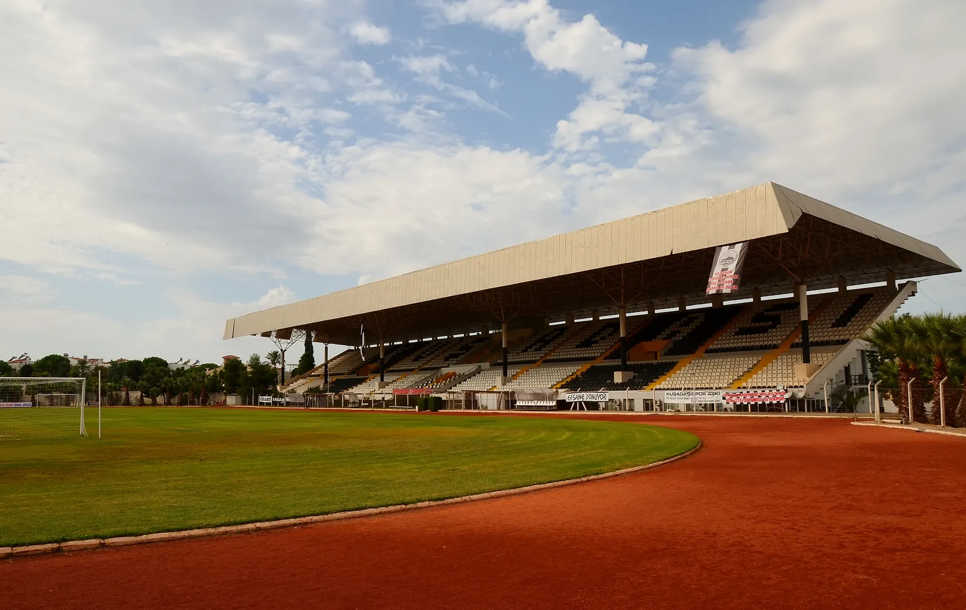Kuşadası Belediyesi Özer Türk Stadyumu, home of Kuşadasıspor